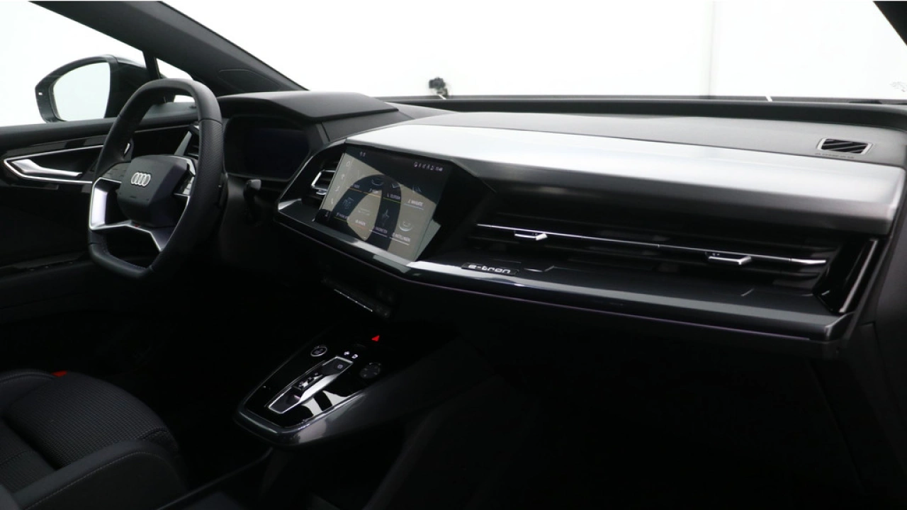 Audi Q4 e-tron 45 quattro S Edition 82 kWh | Assistentie Plus | Zwart optiek | Carplay |