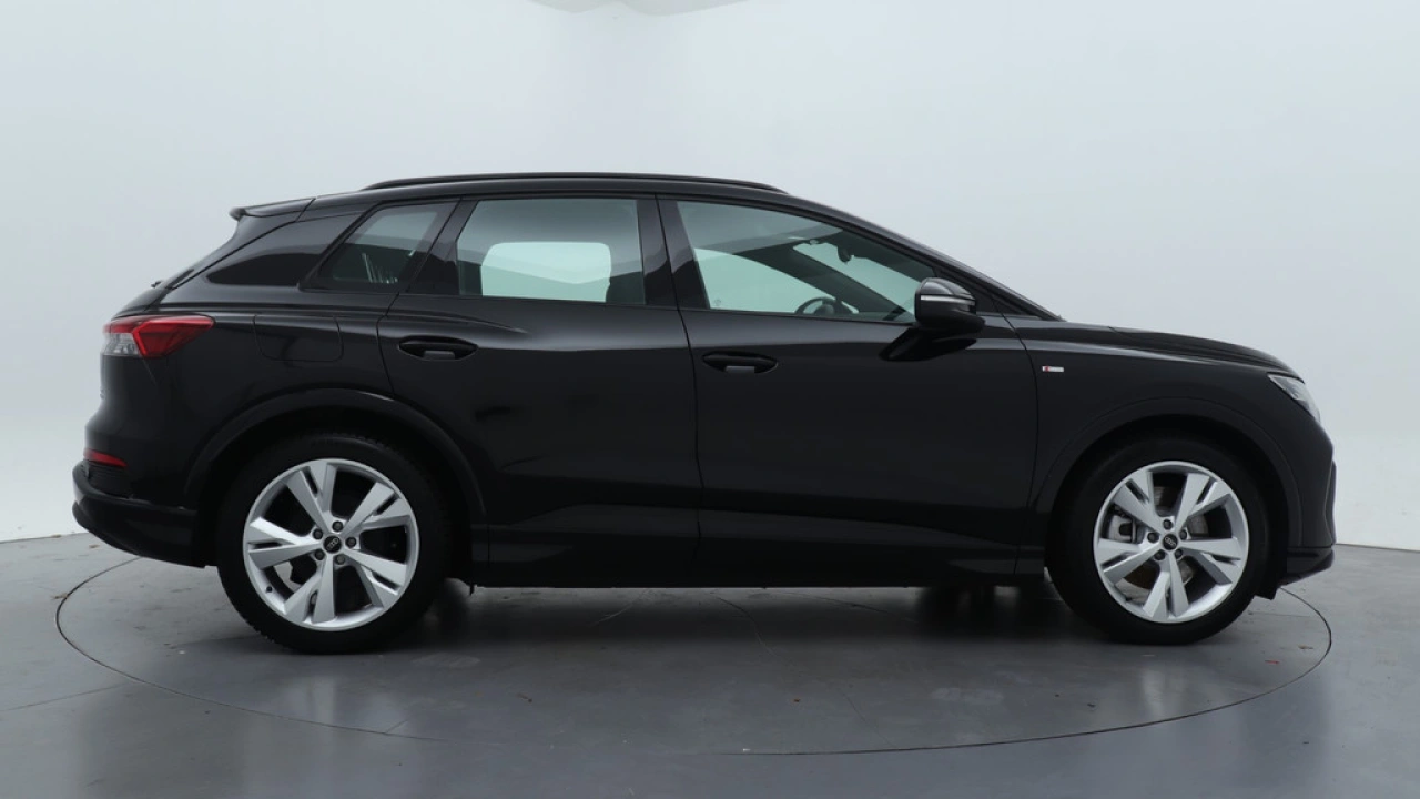 Audi Q4 e-tron 45 quattro S Edition 82 kWh | Assistentie Plus | Zwart optiek | Carplay |