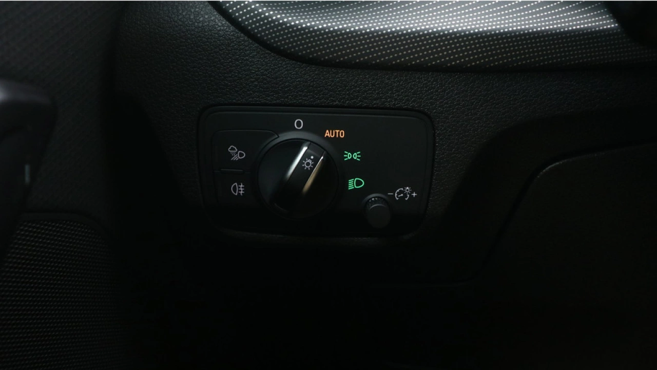 Audi Q2 35 TFSI S Edition | Adaptive cruise | Zwart optiek | LED |