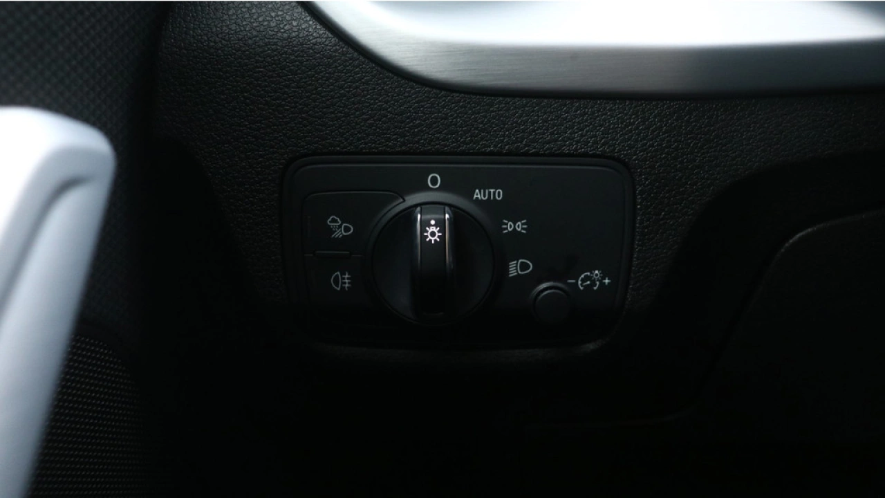 Audi Q2 35 TFSI S Edition | Adaptive cruise | Stoelverwarming | Zwart optiek |