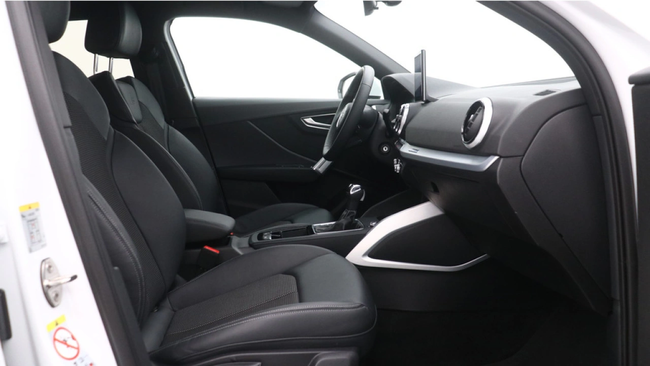 Audi Q2 35 TFSI S Edition | Adaptive cruise | Stoelverwarming | Zwart optiek |