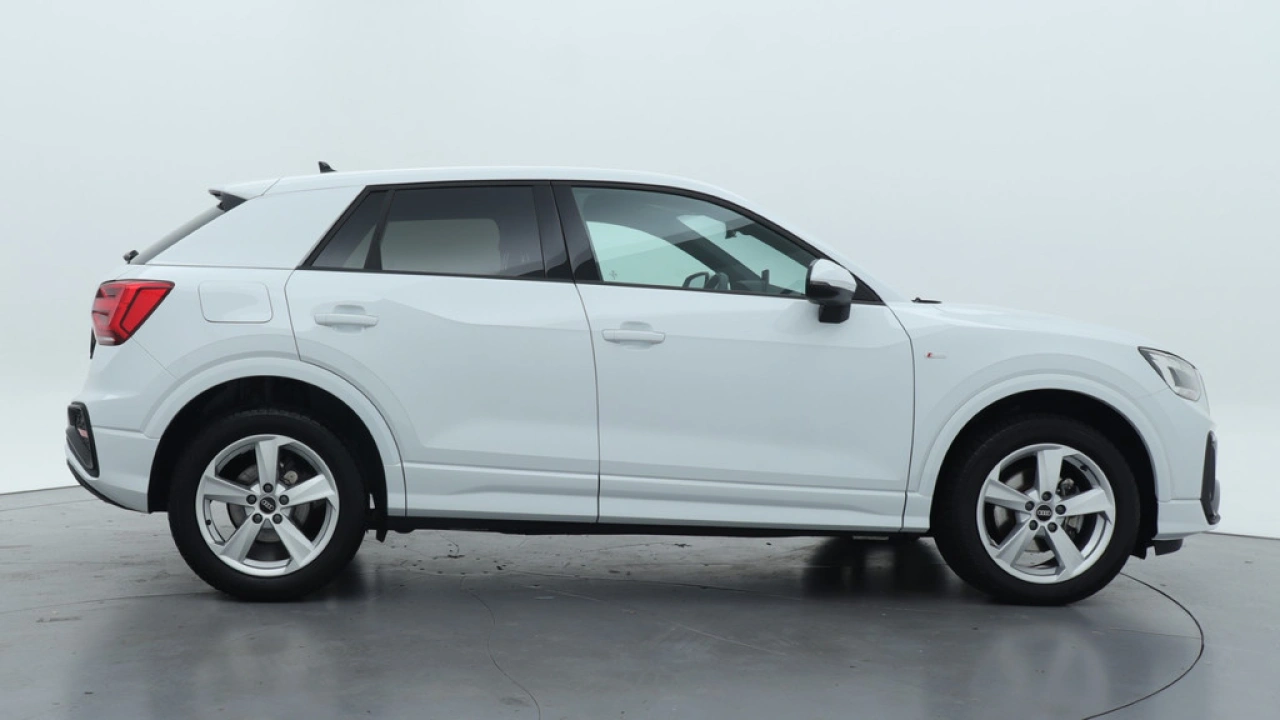 Audi Q2 35 TFSI S Edition | Adaptive cruise | Stoelverwarming | Zwart optiek |