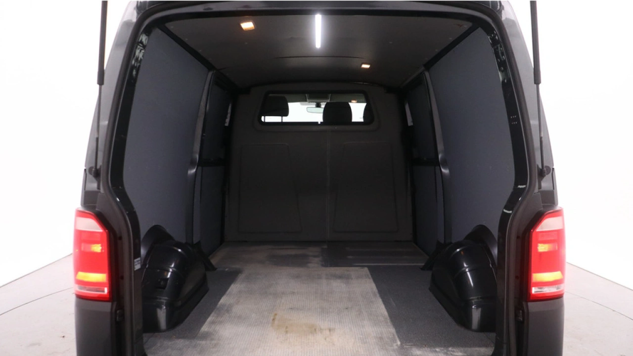 VW Bedrijfswagens Transporter L2H1 2.0 TDI 102pk Comfortline