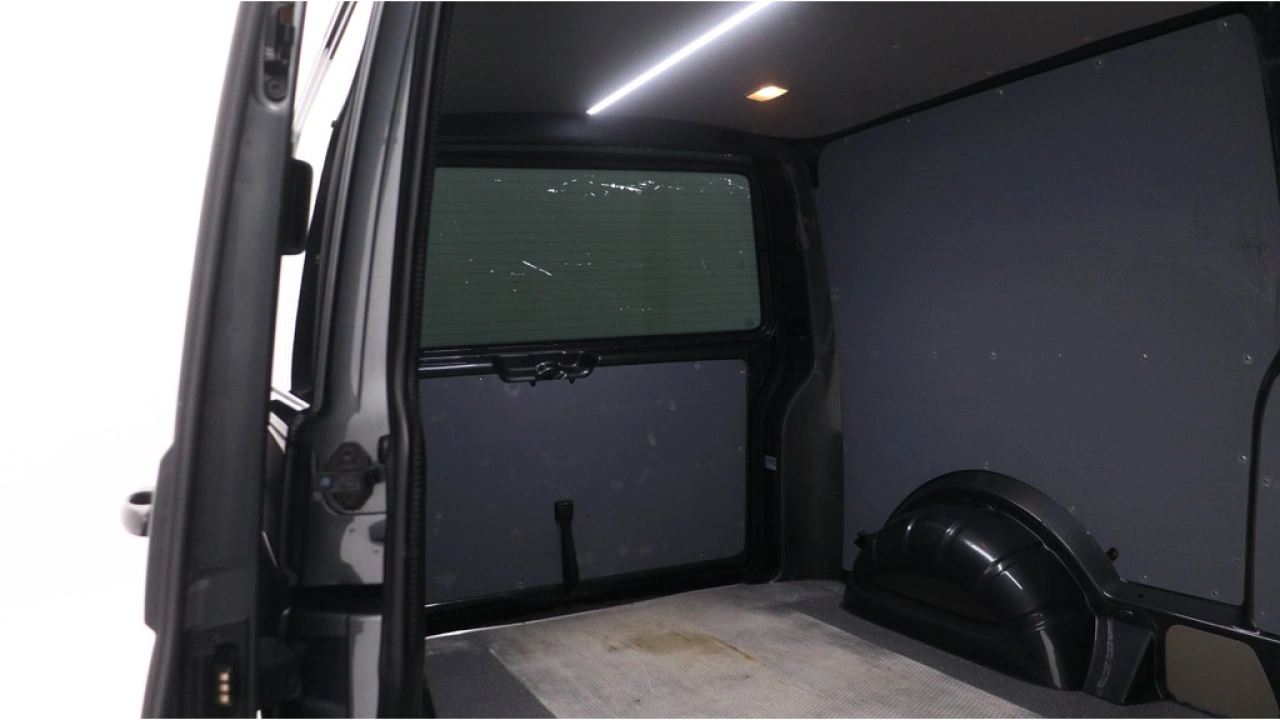 VW Bedrijfswagens Transporter L2H1 2.0 TDI 102pk Comfortline