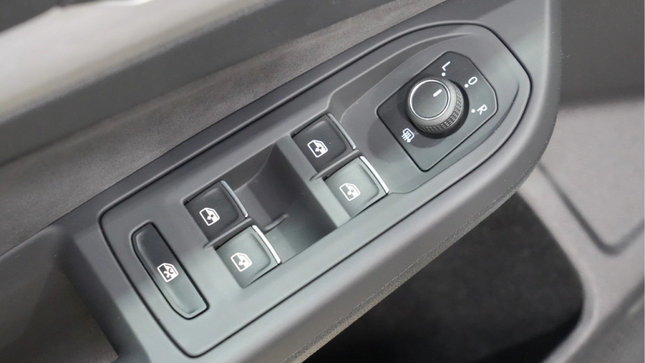 Volkswagen Golf 1.0 eTSI 110pk DSG Life Business