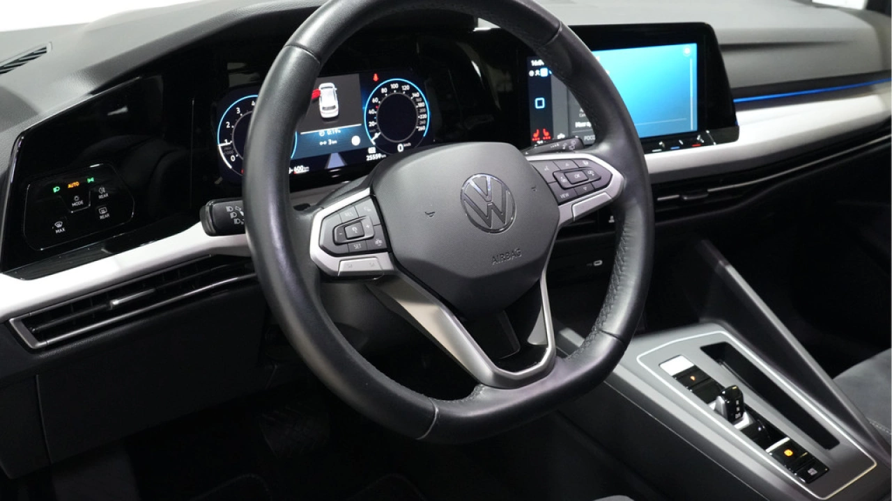 Volkswagen Golf 1.0 eTSI 110pk DSG Life Business