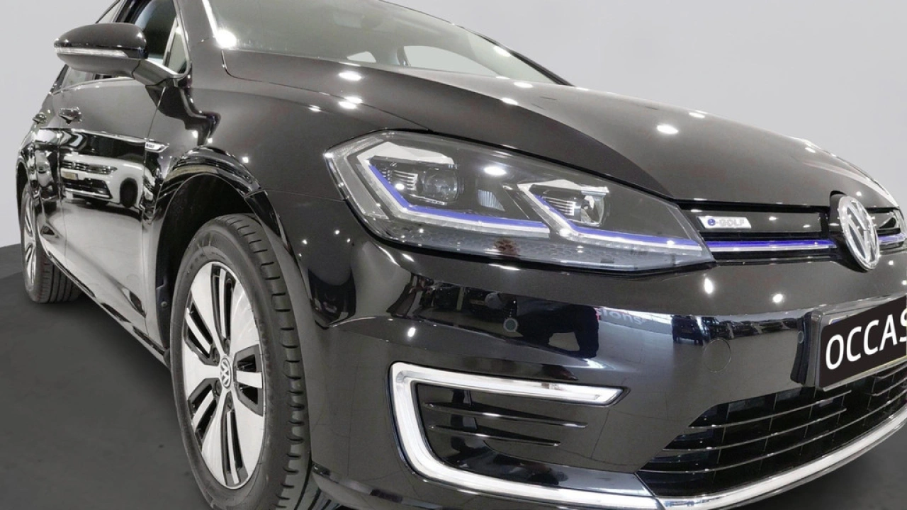 Volkswagen e-Golf E-DITION | 49.000 KM! | LED | Parkeersensoren | Navigatie |
