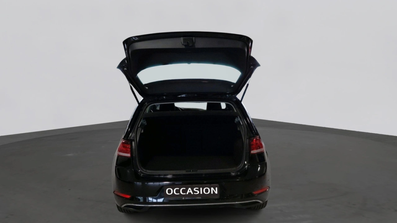 Volkswagen e-Golf E-DITION | 49.000 KM! | LED | Parkeersensoren | Navigatie |