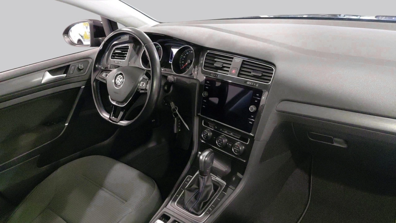 Volkswagen e-Golf E-DITION | 49.000 KM! | LED | Parkeersensoren | Navigatie |