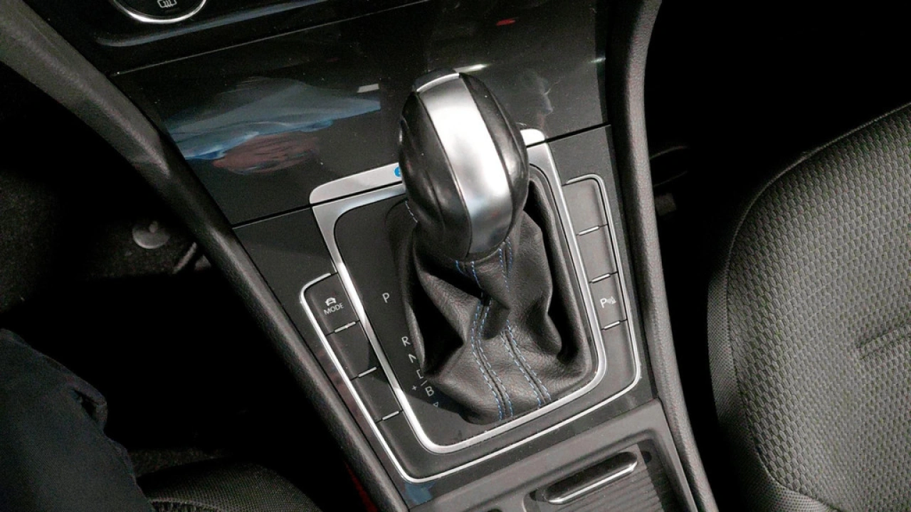 Volkswagen e-Golf E-DITION | 49.000 KM! | LED | Parkeersensoren | Navigatie |