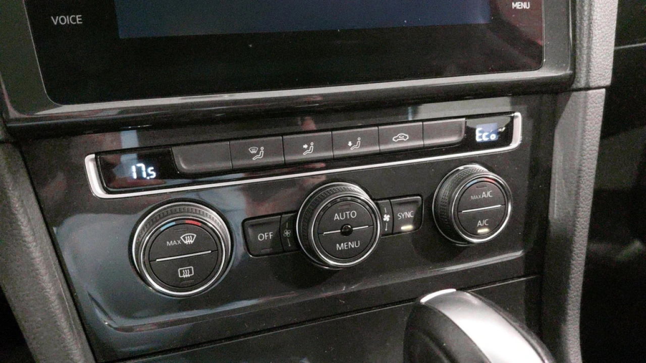 Volkswagen e-Golf E-DITION | 49.000 KM! | LED | Parkeersensoren | Navigatie |