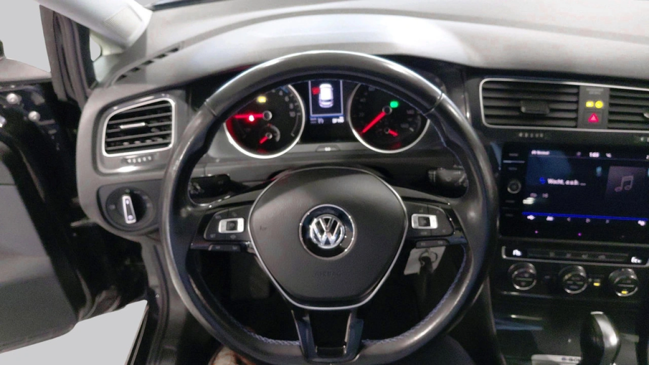 Volkswagen e-Golf E-DITION | 49.000 KM! | LED | Parkeersensoren | Navigatie |