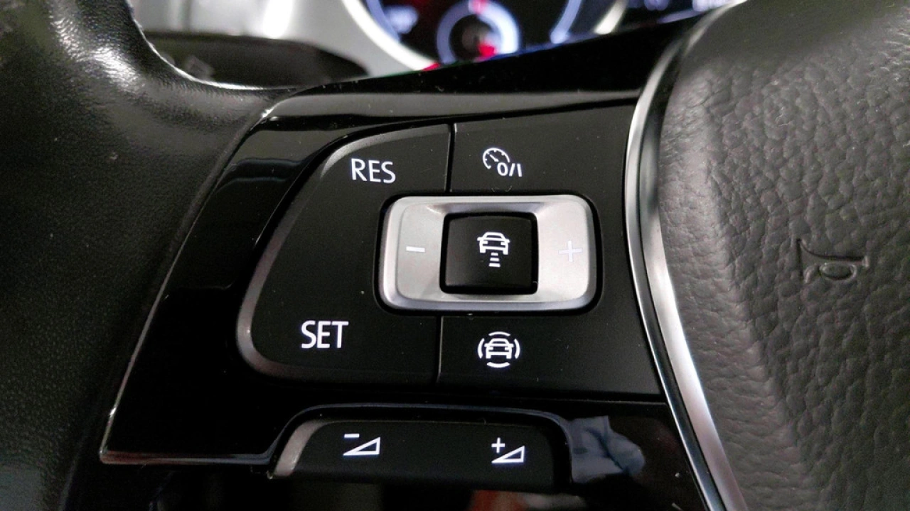 Volkswagen e-Golf E-DITION | 49.000 KM! | LED | Parkeersensoren | Navigatie |