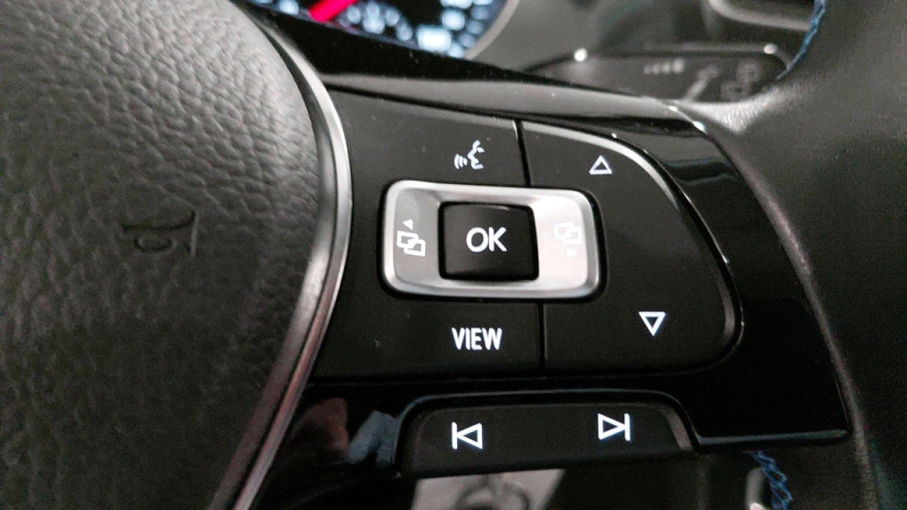 Volkswagen e-Golf E-DITION | 49.000 KM! | LED | Parkeersensoren | Navigatie |