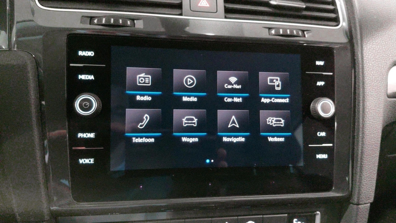 Volkswagen e-Golf E-DITION | 49.000 KM! | LED | Parkeersensoren | Navigatie |