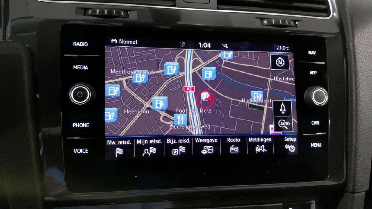 Volkswagen e-Golf E-DITION | 49.000 KM! | LED | Parkeersensoren | Navigatie |