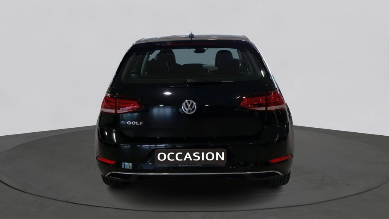 Volkswagen e-Golf E-DITION | 49.000 KM! | LED | Parkeersensoren | Navigatie |
