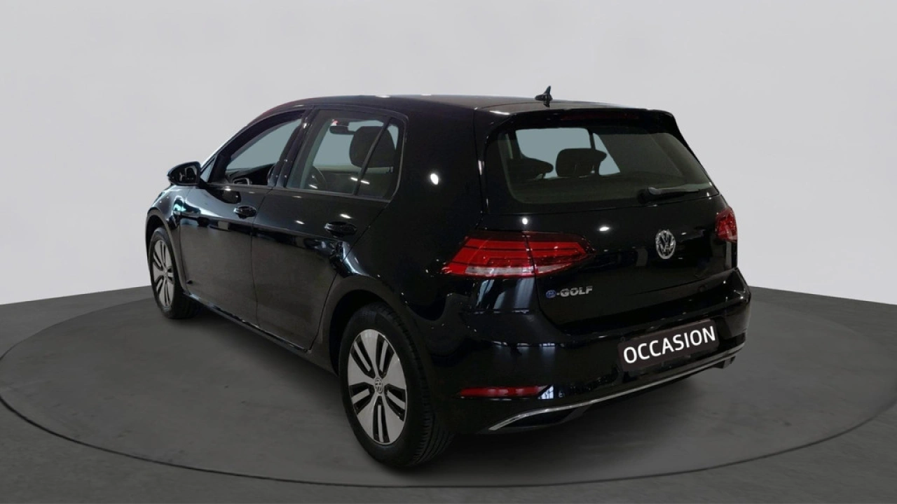 Volkswagen e-Golf E-DITION | 49.000 KM! | LED | Parkeersensoren | Navigatie |