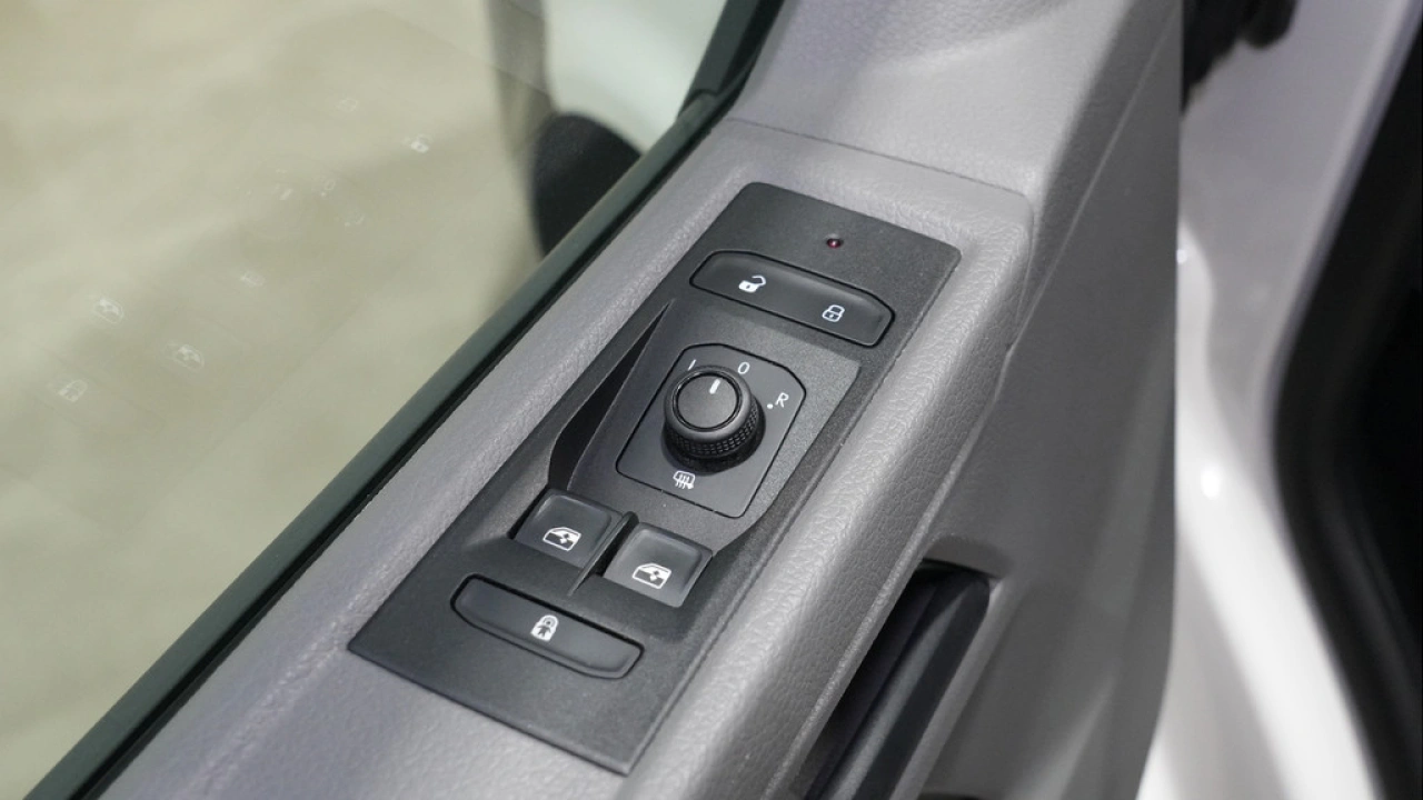 VW Bedrijfswagens Transporter 2.0 TDI 110pk L1H1 Dubbele Cabine DC