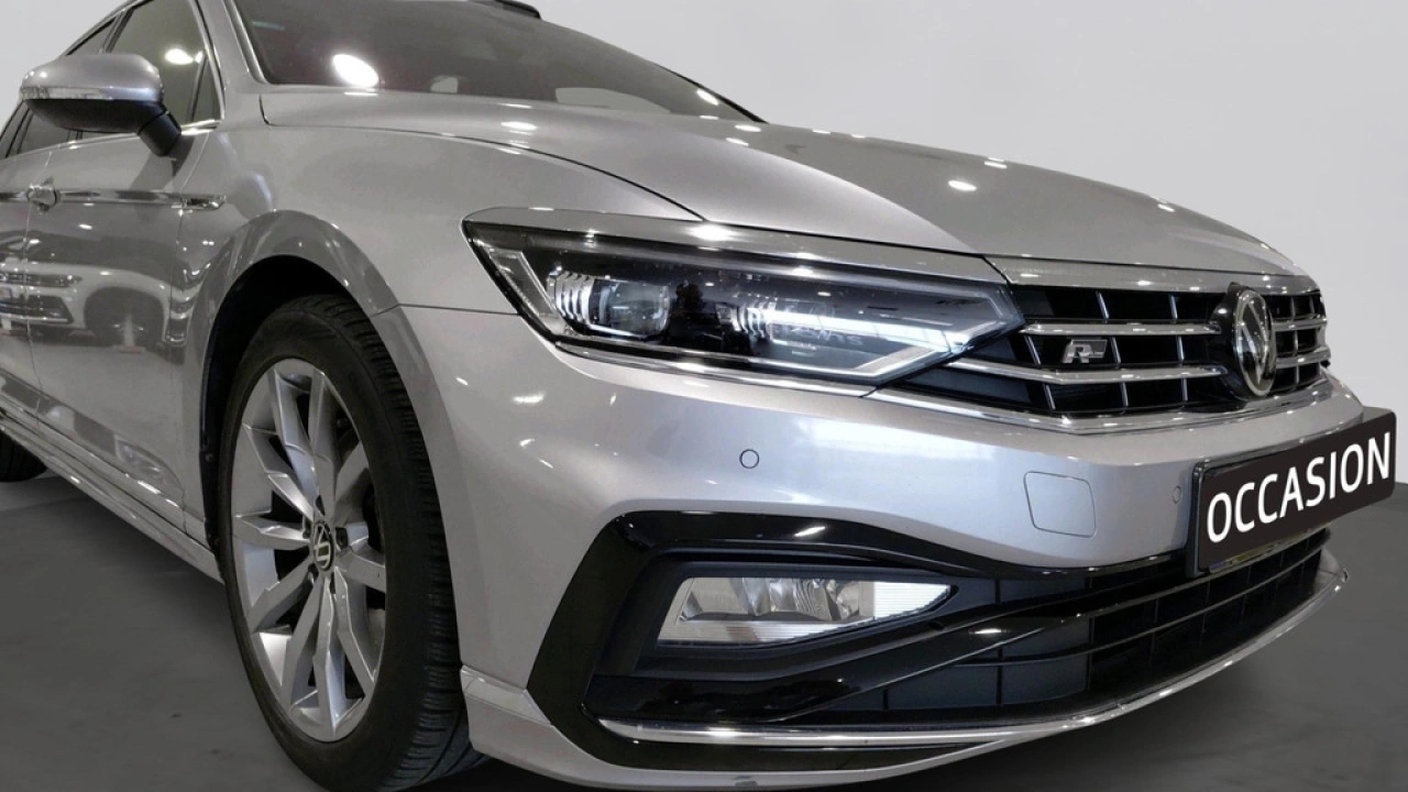 Volkswagen Passat Variant 1.5 TSI R-Line Business | Leder | Panoramadak | Trekhaak |