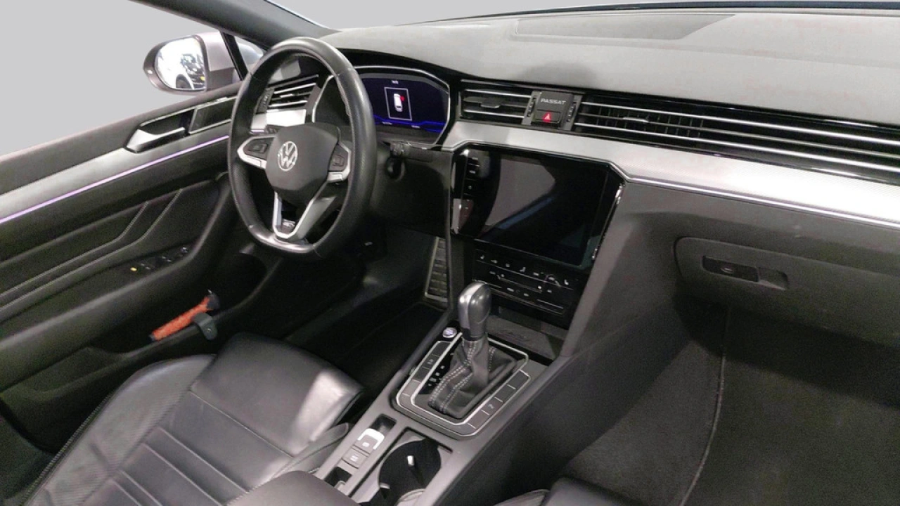 Volkswagen Passat Variant 1.5 TSI R-Line Business | Leder | Panoramadak | Trekhaak |