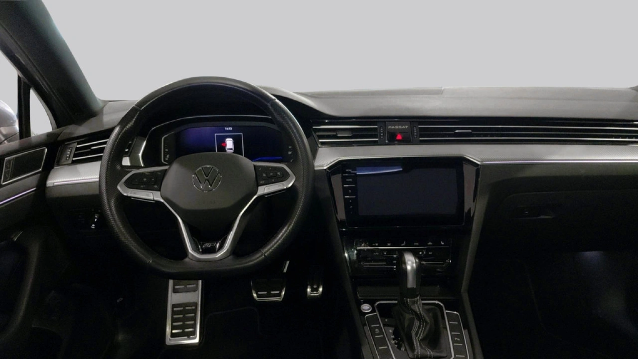 Volkswagen Passat Variant 1.5 TSI R-Line Business | Leder | Panoramadak | Trekhaak |