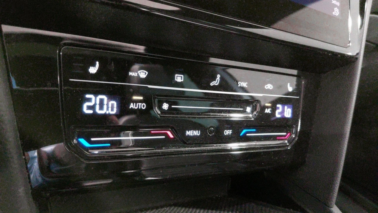 Volkswagen Passat Variant 1.5 TSI R-Line Business | Leder | Panoramadak | Trekhaak |