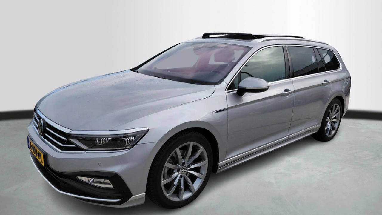 Volkswagen Passat Variant 1.5 TSI R-Line Business | Leder | Panoramadak | Trekhaak | VERWACHT |