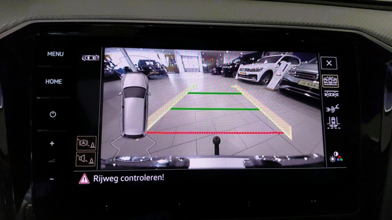 Volkswagen Passat Variant 1.5 TSI R-Line Business | Leder | Panoramadak | Trekhaak |