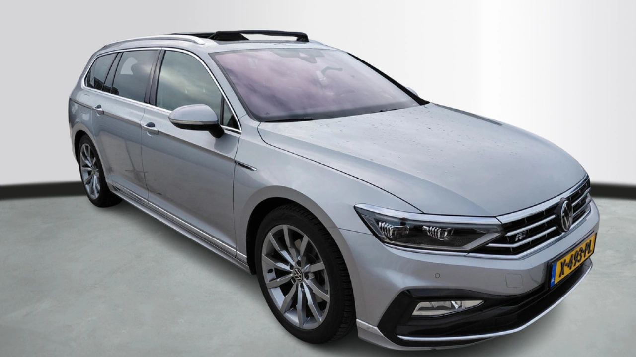 Volkswagen Passat Variant 1.5 TSI R-Line Business | Leder | Panoramadak | Trekhaak | VERWACHT |