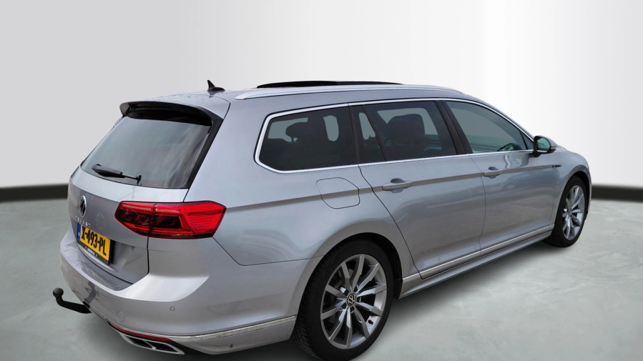 Volkswagen Passat Variant 1.5 TSI R-Line Business | Leder | Panoramadak | Trekhaak | VERWACHT |