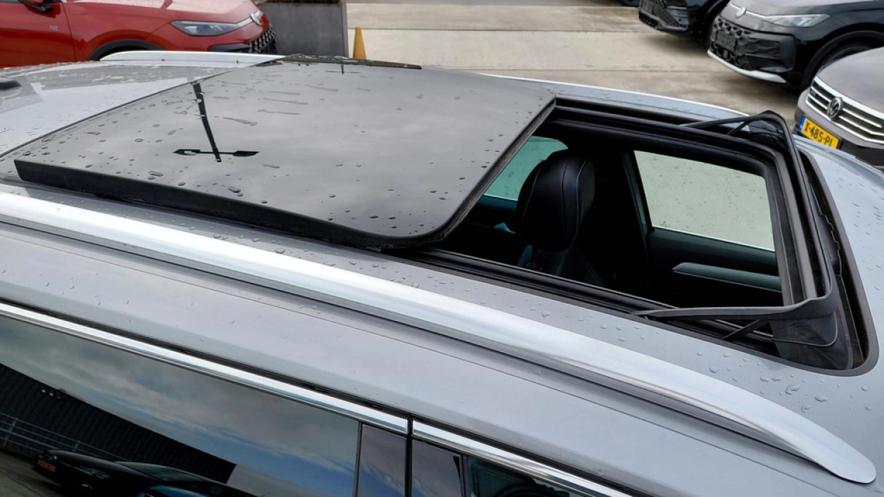 Volkswagen Passat Variant 1.5 TSI R-Line Business | Leder | Panoramadak | Trekhaak | VERWACHT |