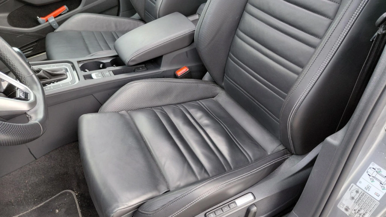 Volkswagen Passat Variant 1.5 TSI R-Line Business | Leder | Panoramadak | Trekhaak | VERWACHT |