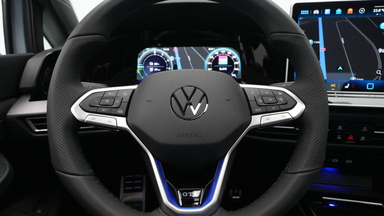 Volkswagen Golf GTE 1.5 TSI eHybrid 272pk DSG Panoramadak