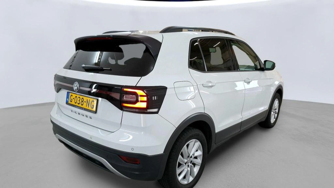 Volkswagen T-Cross 1.0 TSI Life | Navigatie | Parkeersenoren | Privacy Glas | VERWACHT