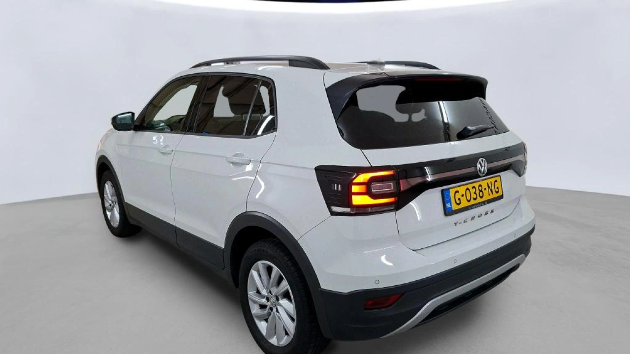 Volkswagen T-Cross 1.0 TSI Life | Navigatie | Parkeersenoren | Privacy Glas | VERWACHT