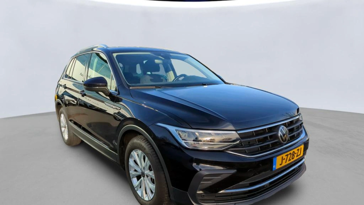 Volkswagen Tiguan 1.5 TSI Life Business | Ergo Stoel | Trekhaak | Elec klep | VERWACHT