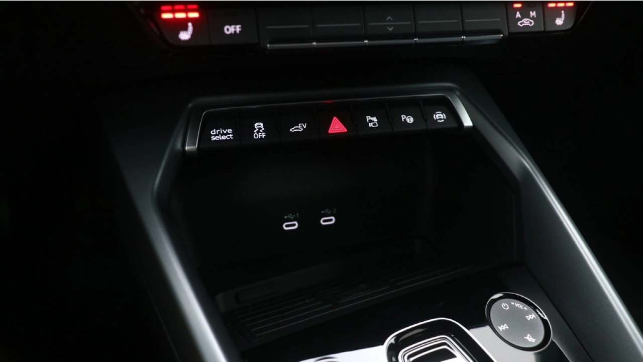 Audi A3 Sportback 40 TFSI e 204PK Advanced edition | Carplay | Stoelverwarming | Camera |