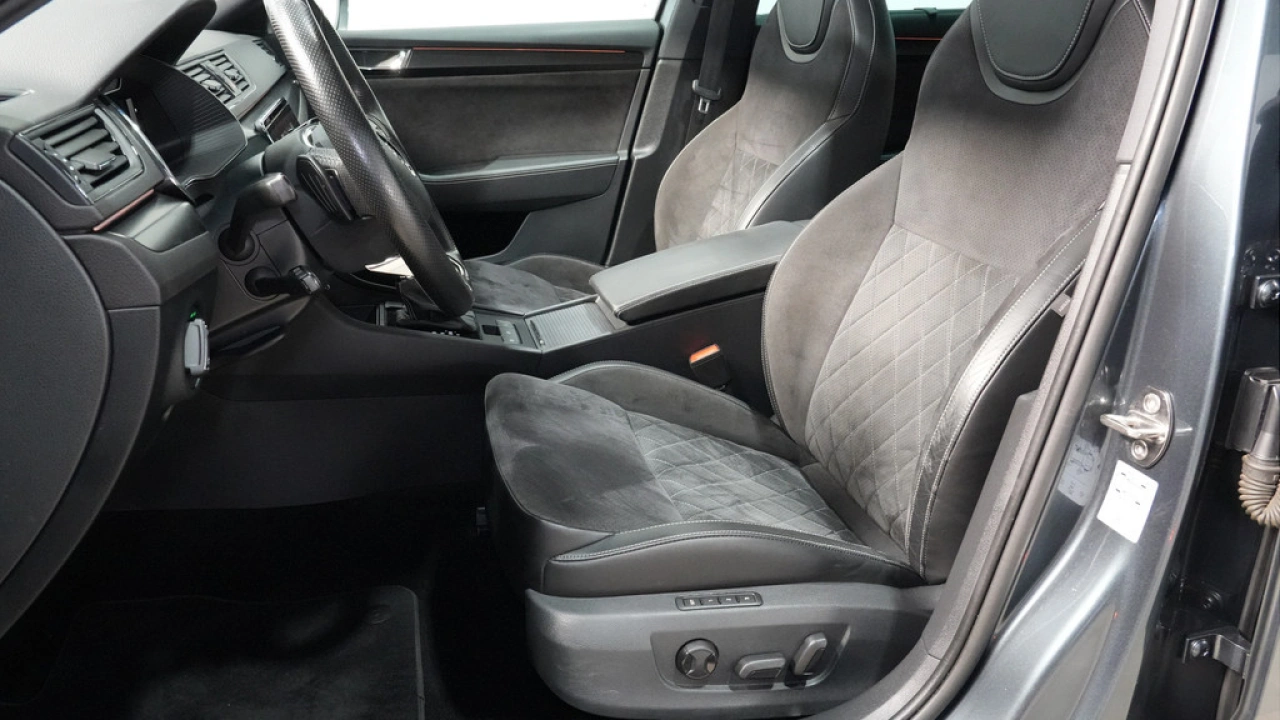 Škoda Superb Combi 1.4 TSI iV 218pk Sportline Business