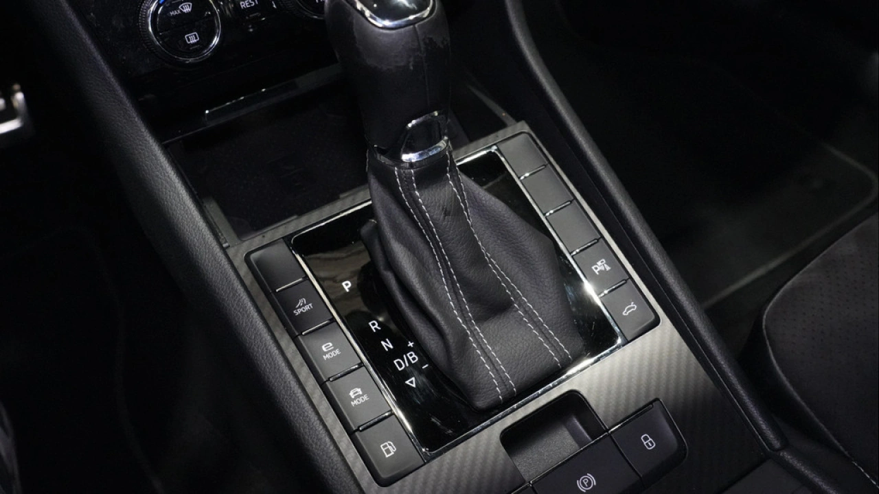 Škoda Superb Combi 1.4 TSI iV 218pk Sportline Business