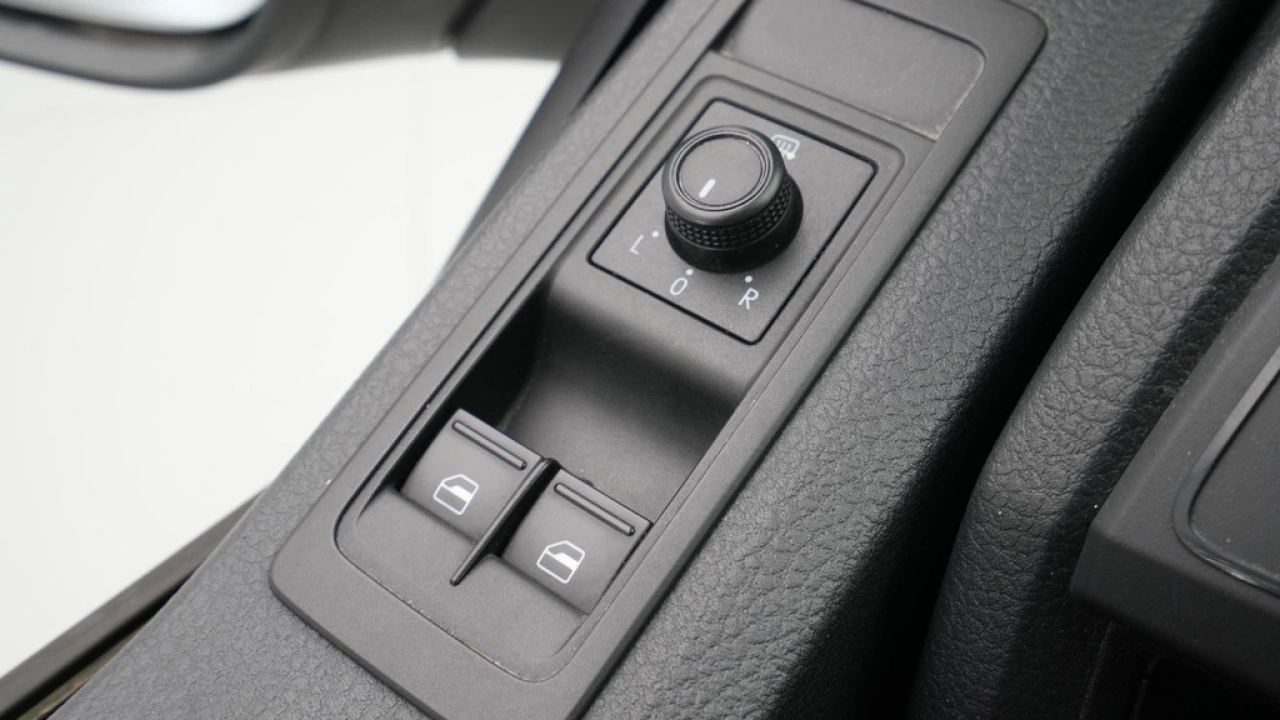 VW Bedrijfswagens Transporter L2H1 2.0 TDI 85pk Trendline-Executive