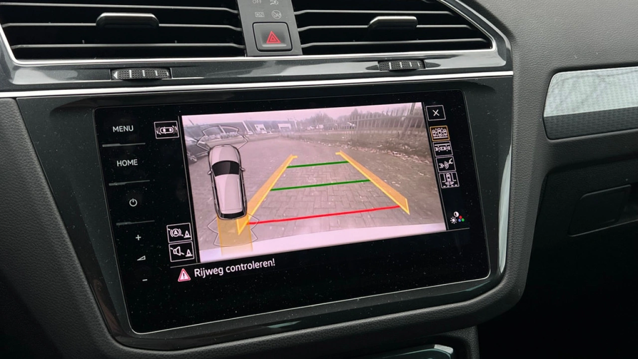 Volkswagen Tiguan 1.5 TSI 150pk DSG Life Business Navigatie Trekhaak