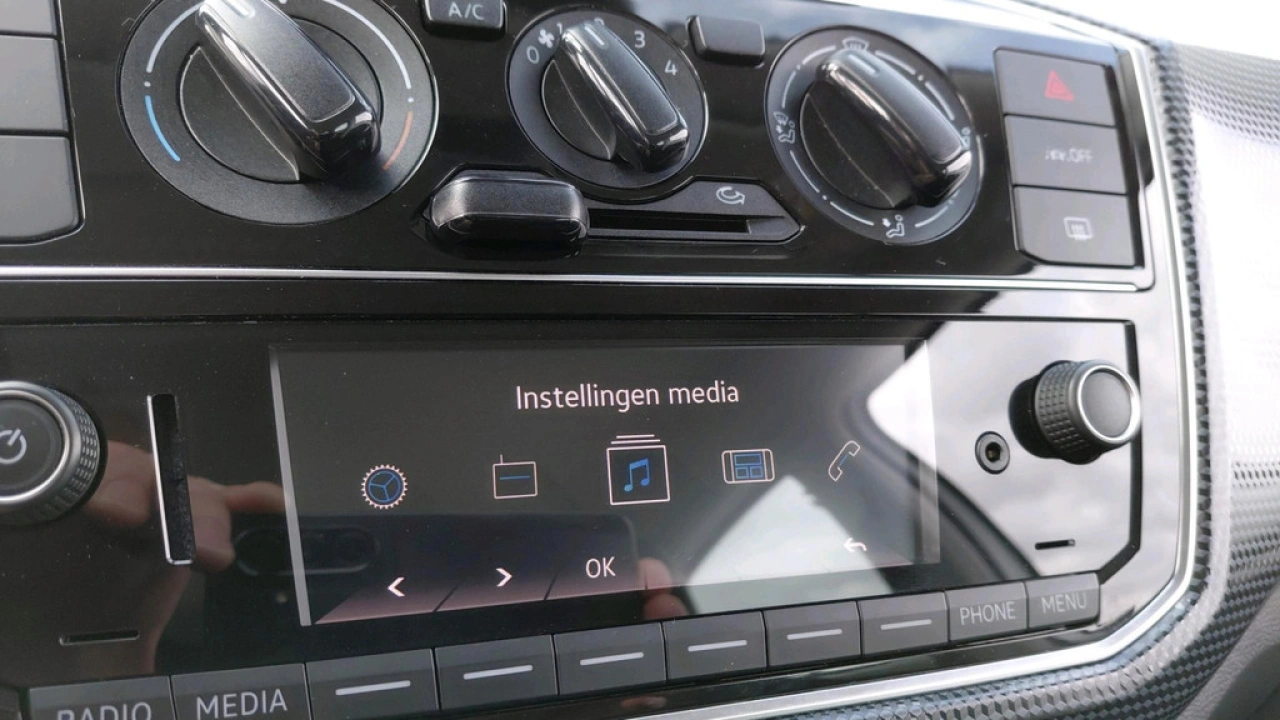 Volkswagen up! 1.0 | Airco | Smartphone Integratie | DAB Radio |