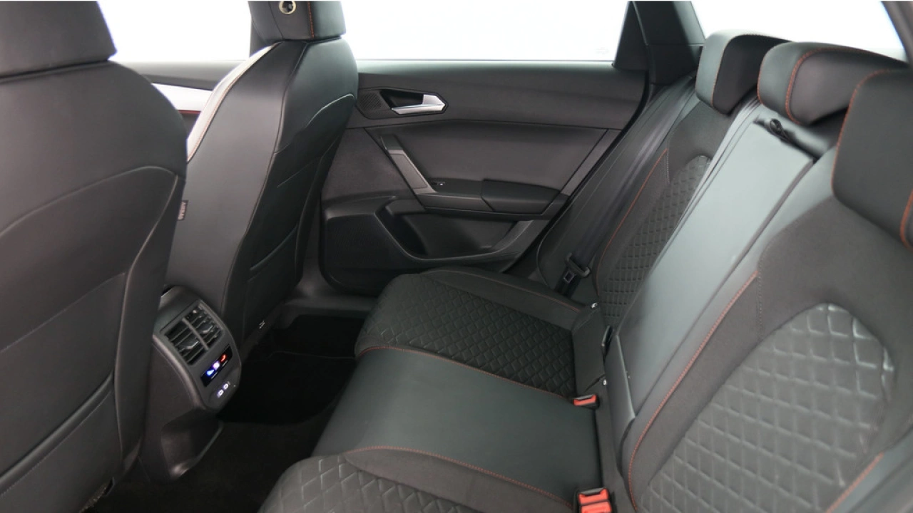 SEAT Leon Sportstourer 1.5 eTSI 150pk FR Business DSG