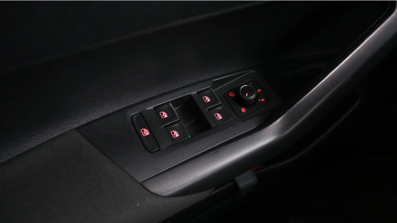 Volkswagen Polo 1.0 TSI 95pk Highline Navigatie Trekhaak