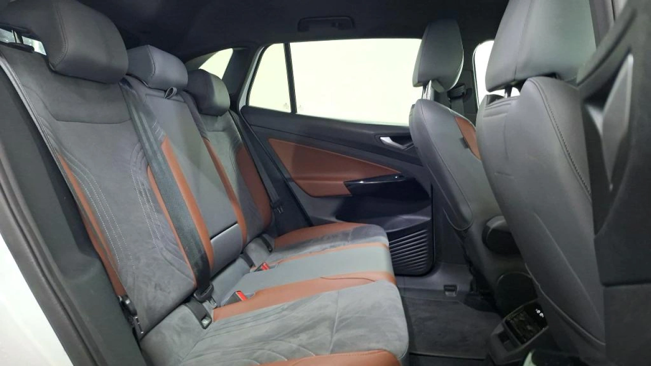 Volkswagen ID.4 First 77 kWh 204pk Navigatie Trekhaak