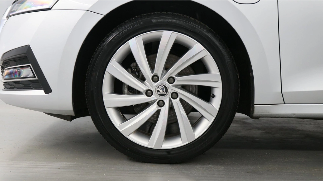 Škoda Octavia Combi 1.4 TSI iV PHEV Business Edition Plus