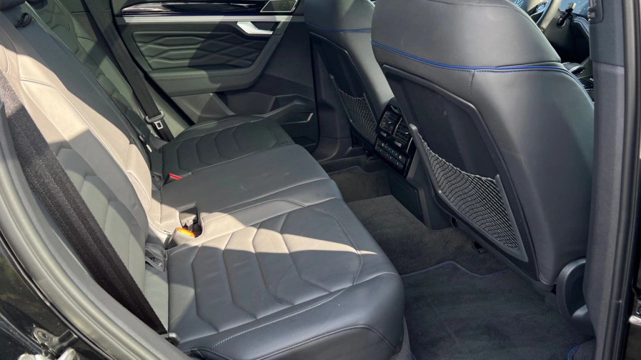 Volkswagen Touareg R 3.0 TSI 462pk 4MOTION Panoramadak Luchtvering Trekhaak