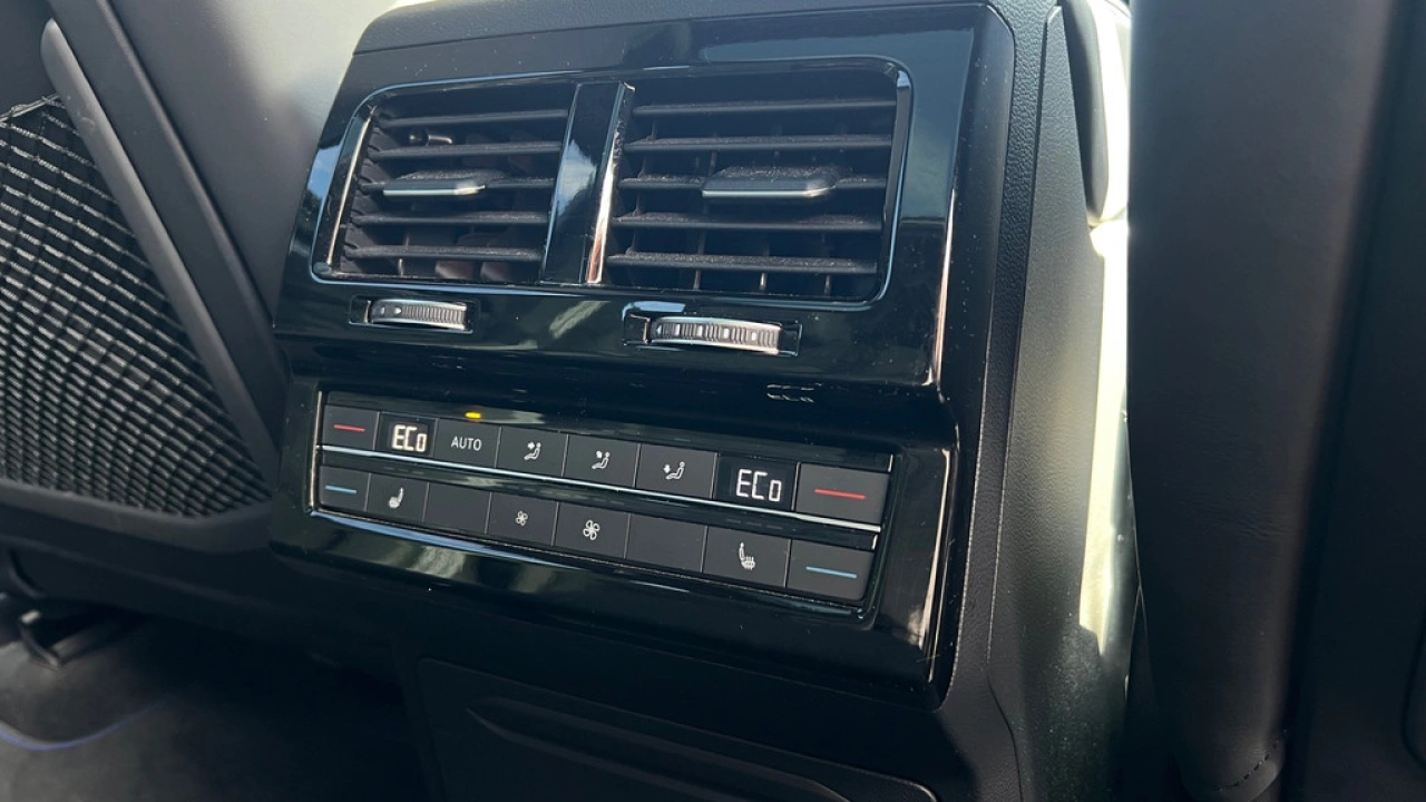 Volkswagen Touareg R 3.0 TSI 462pk 4MOTION Panoramadak Luchtvering Trekhaak