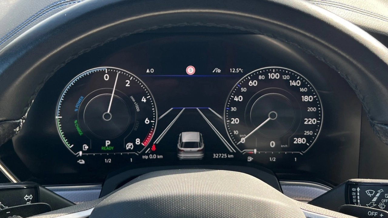 Volkswagen Touareg R 3.0 TSI 462pk 4MOTION Panoramadak Luchtvering Trekhaak